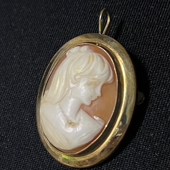 Vintage Victorian Gold filled Cameo Pendant/Brooch - Hand Carved Shell - Picture 2 of 9